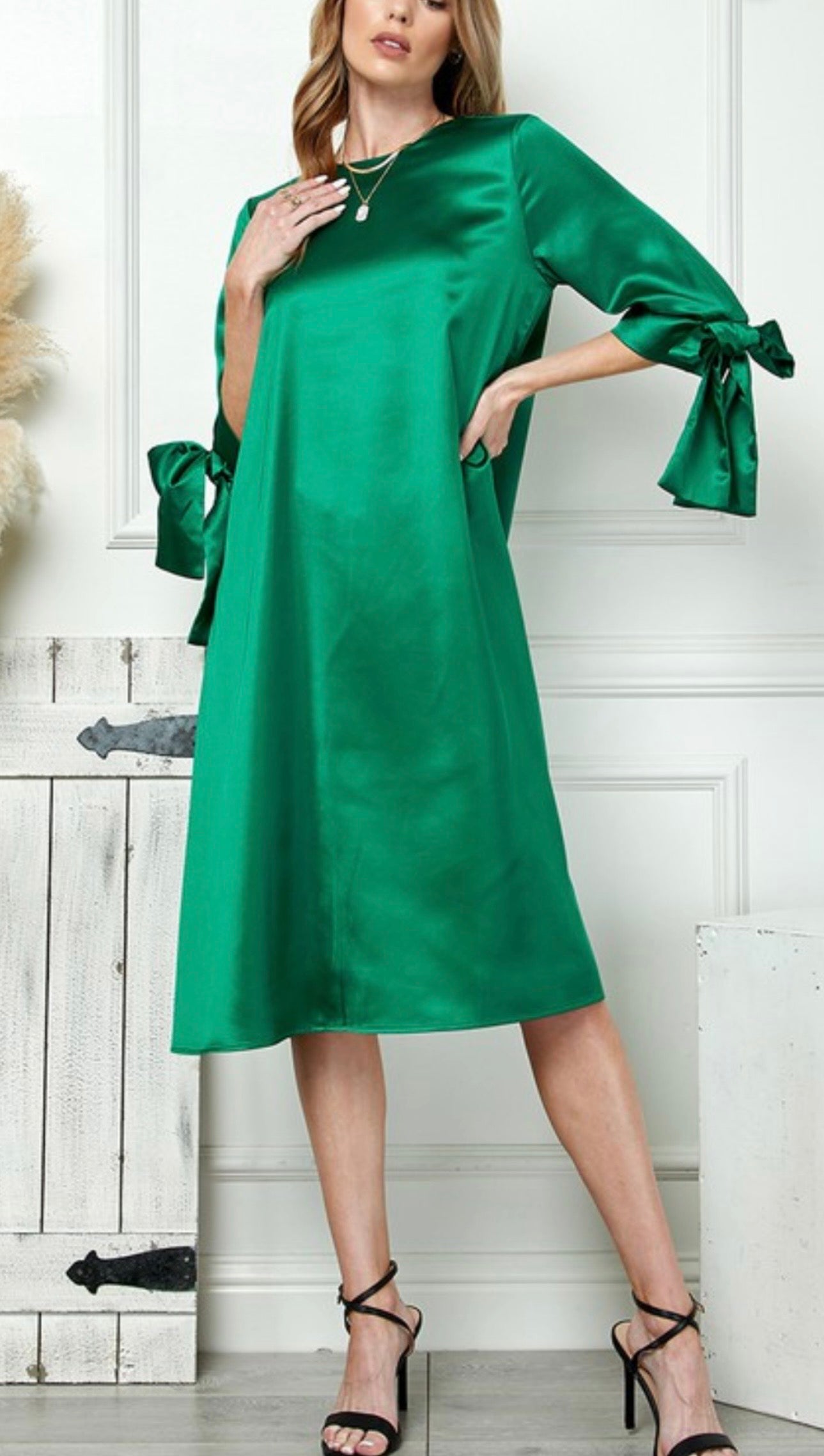 Serena Tie Sleeves Midi Dress in Kelly Green
