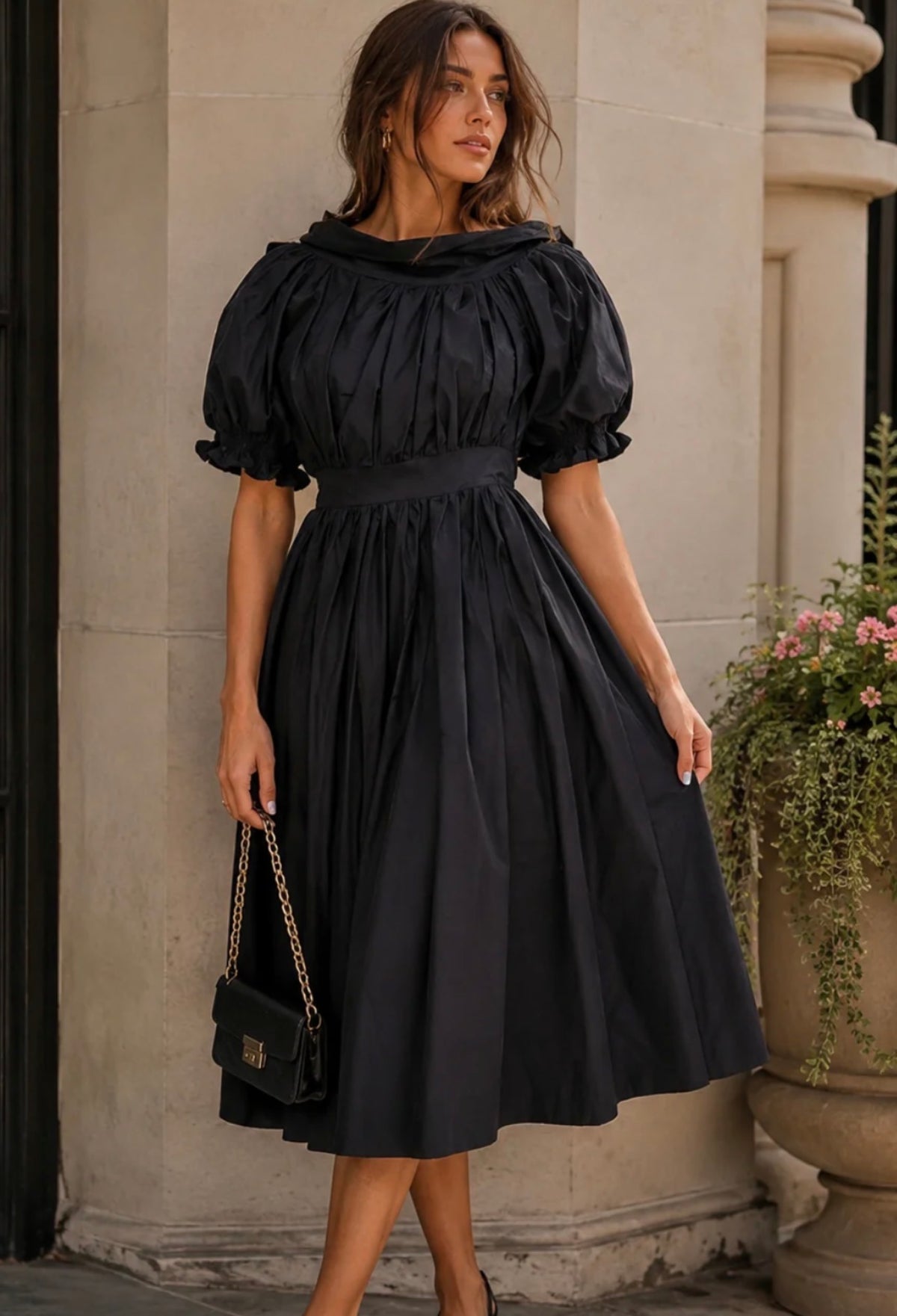 Dolly Midi in Black